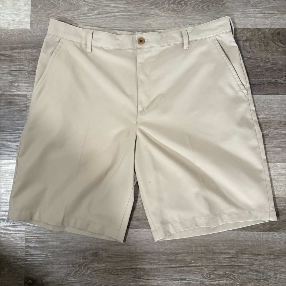 IZOD Men's Tan Golf performance Shorts
